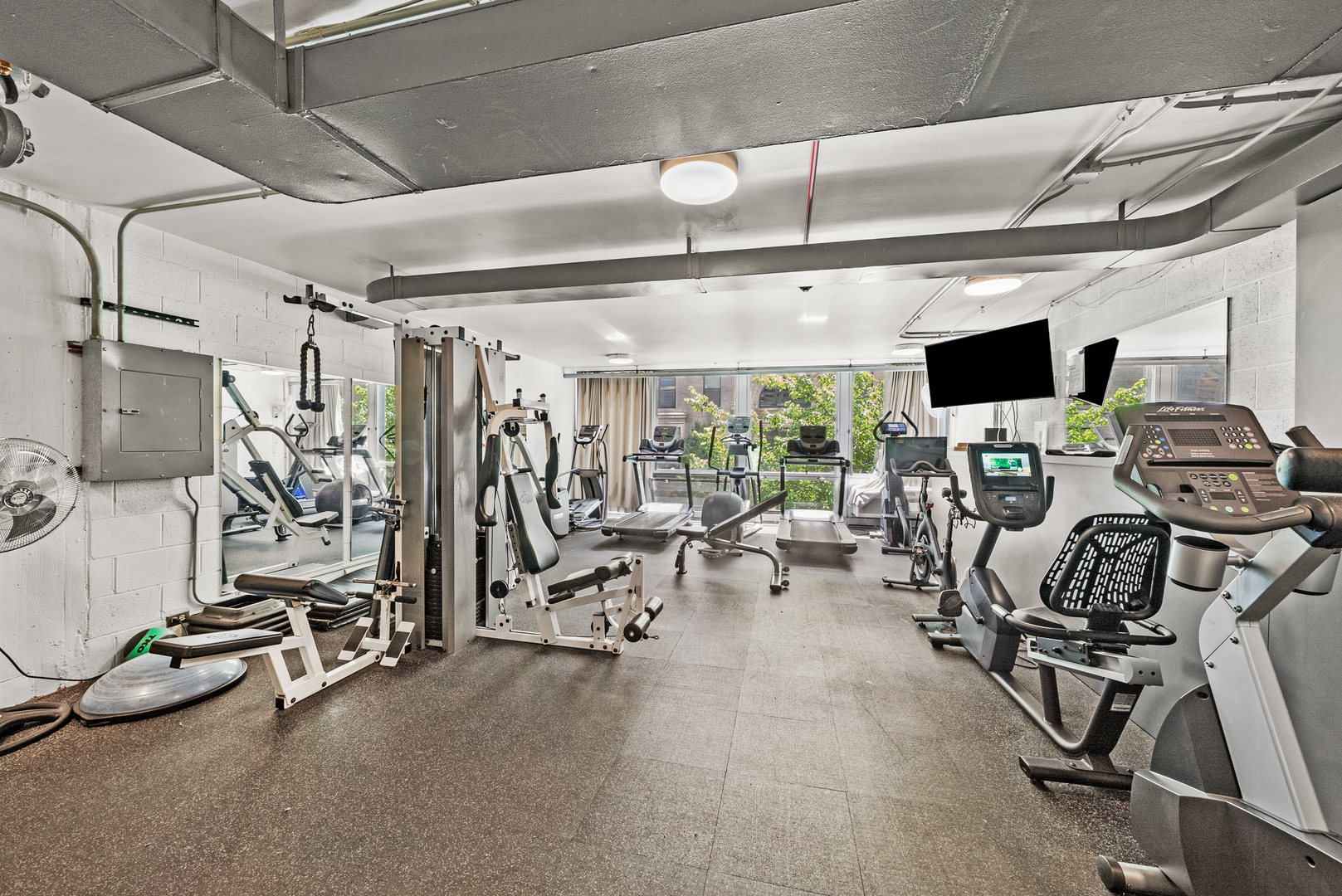 860 N LAKE SHORE Drive Unit: 8L