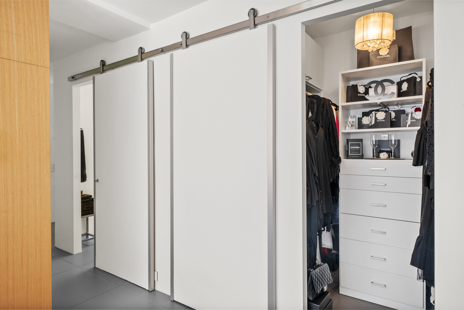 860 N LAKE SHORE Drive Unit: 8L