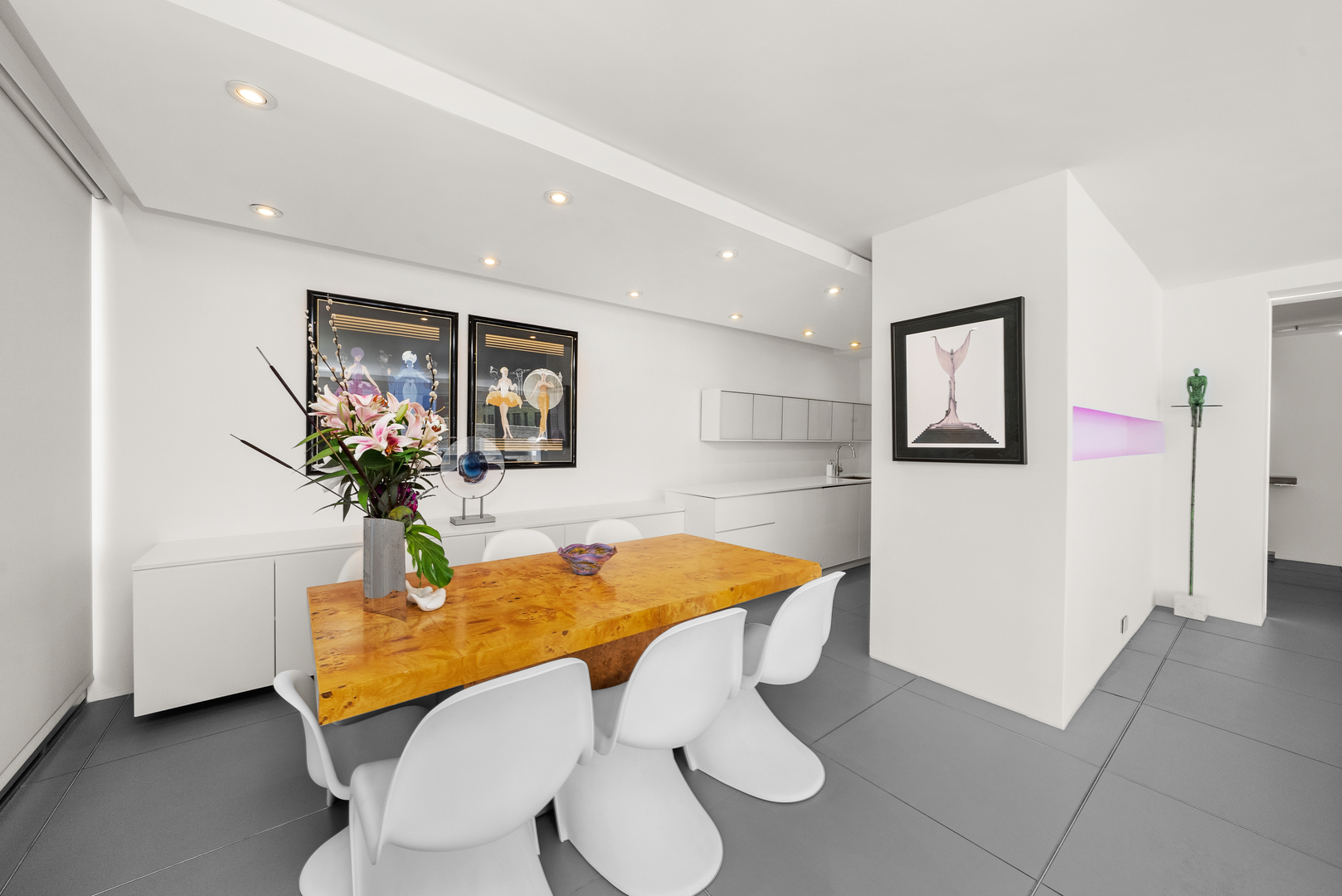 860 N LAKE SHORE Drive Unit: 8L