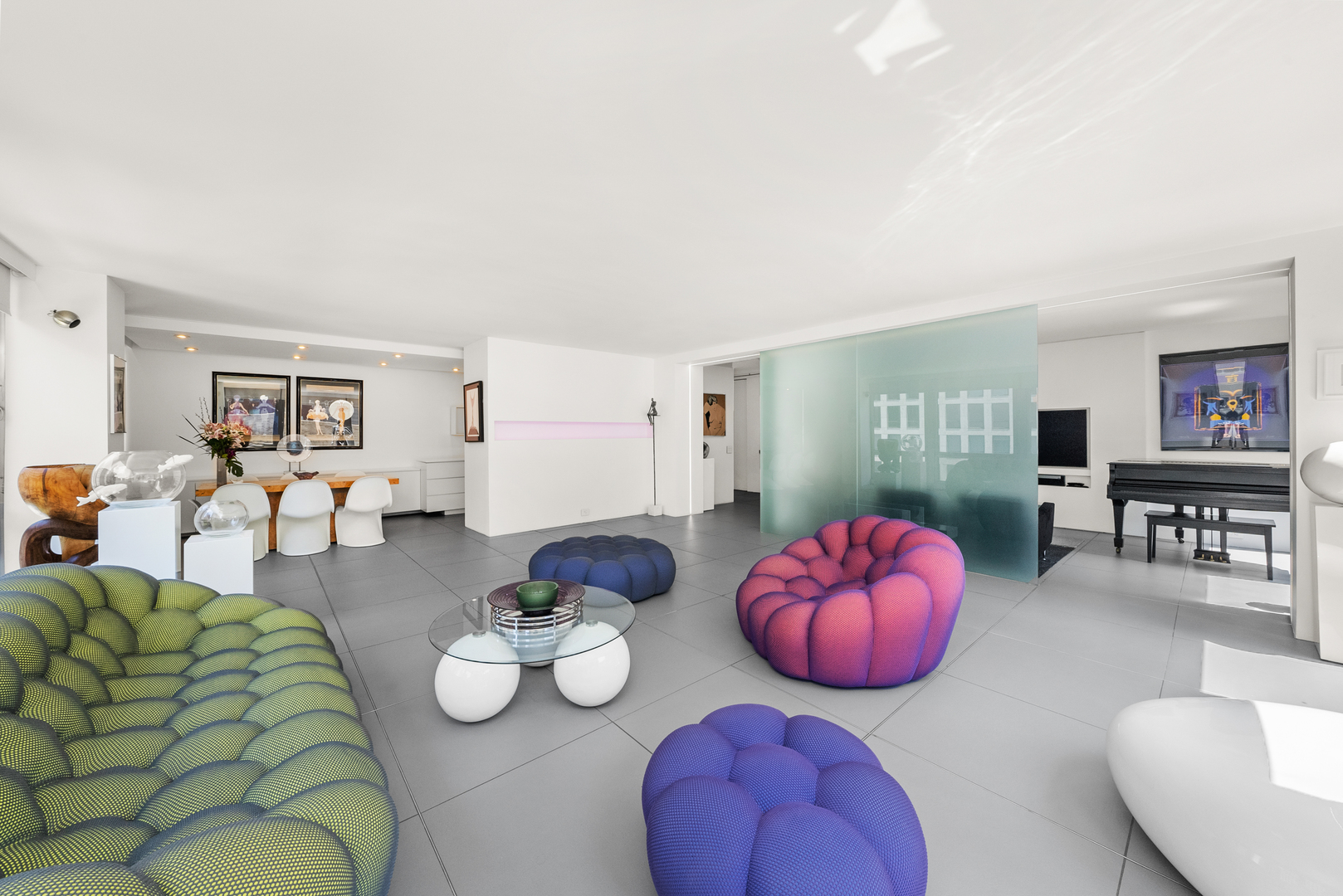 860 N LAKE SHORE Drive Unit: 8L