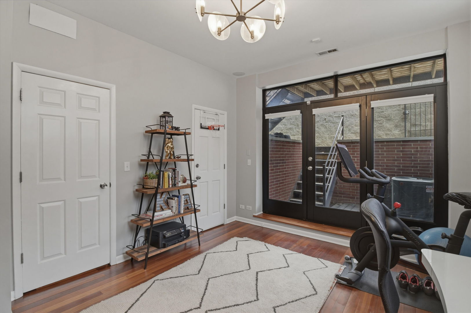 901 N Honore Street Unit: 2