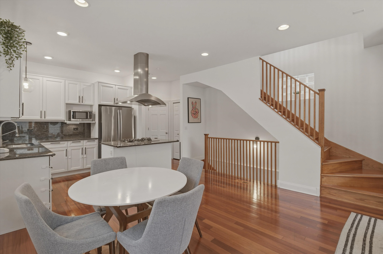 901 N Honore Street Unit: 2