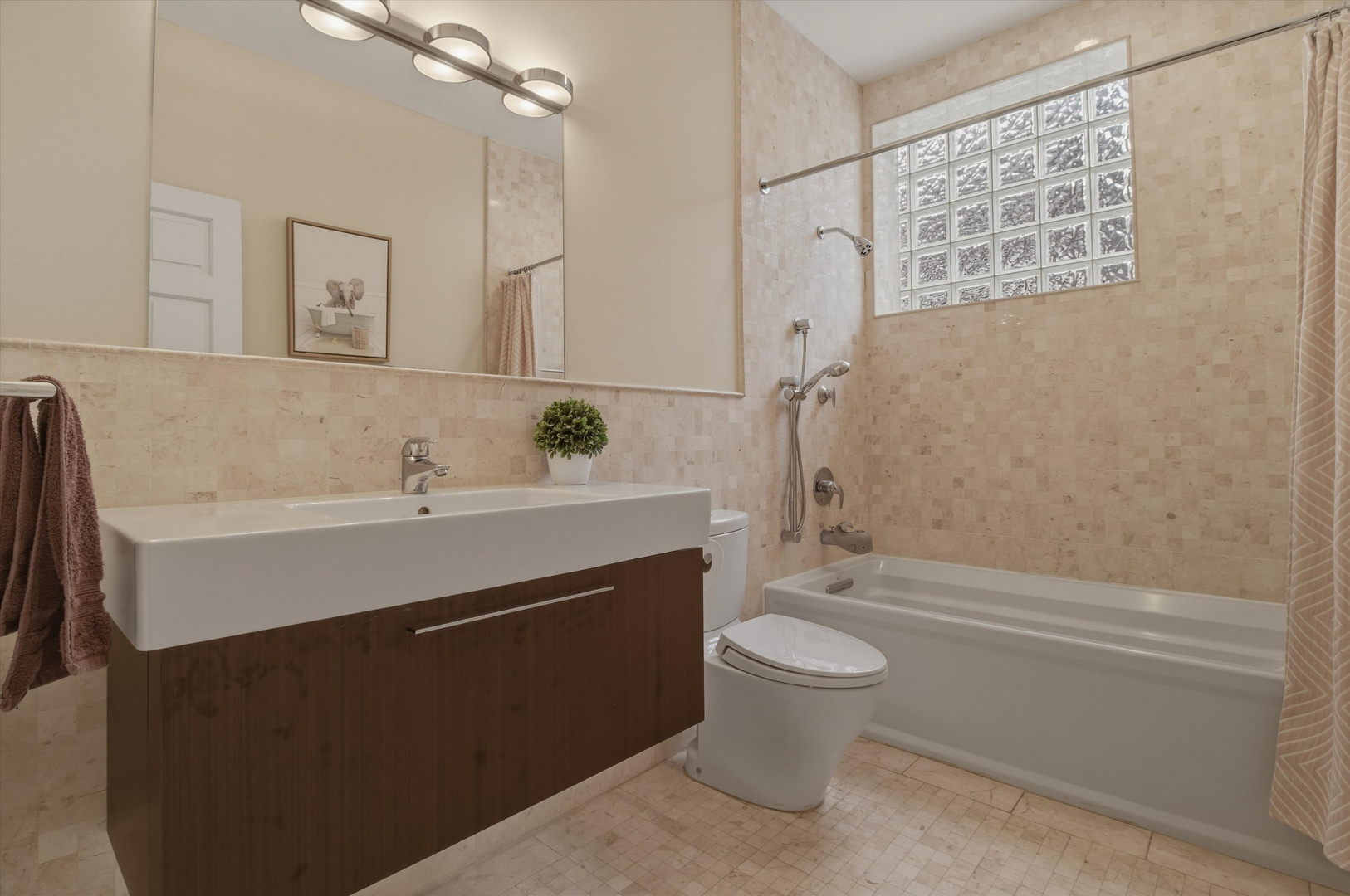 901 N Honore Street Unit: 2