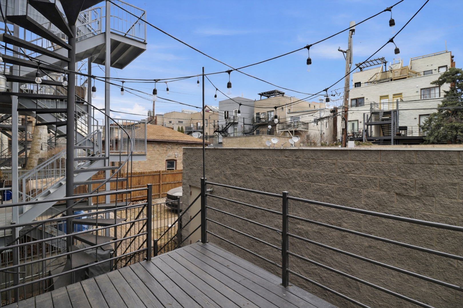 901 N Honore Street Unit: 2