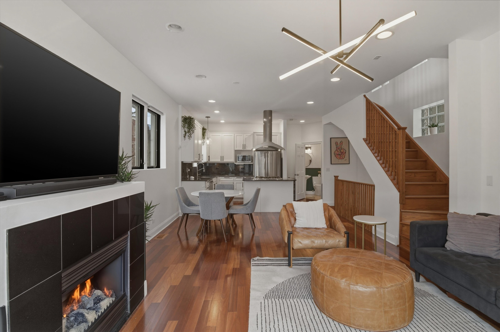 901 N Honore Street Unit: 2