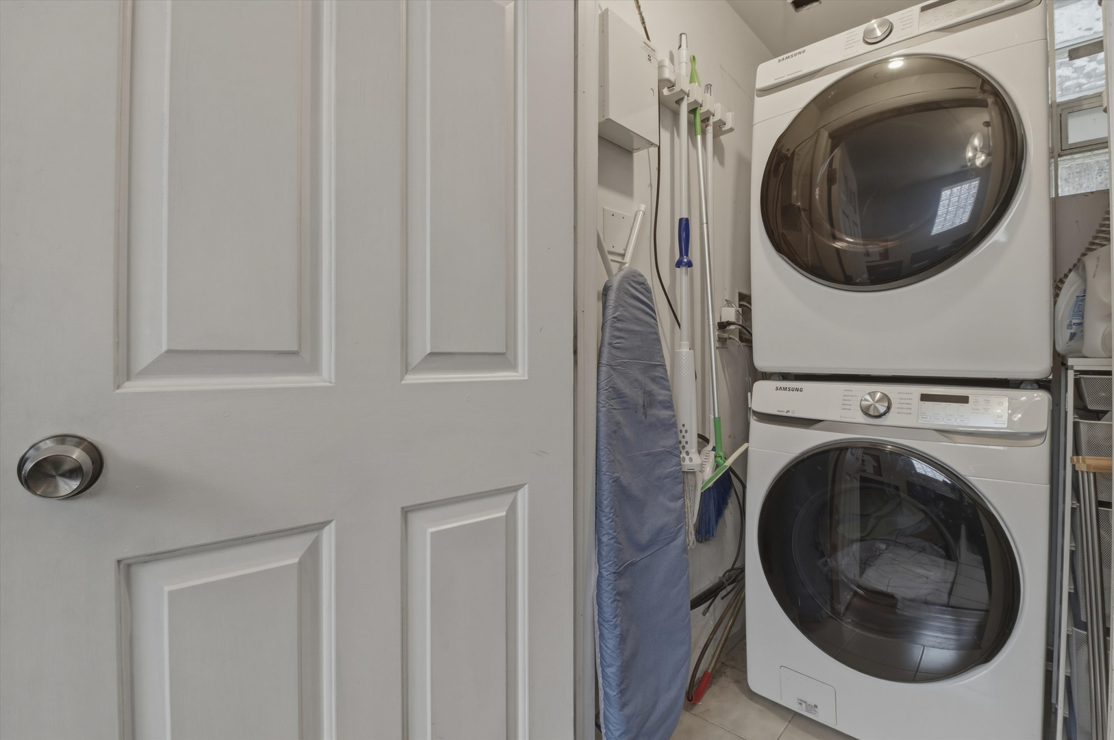 901 N Honore Street Unit: 2