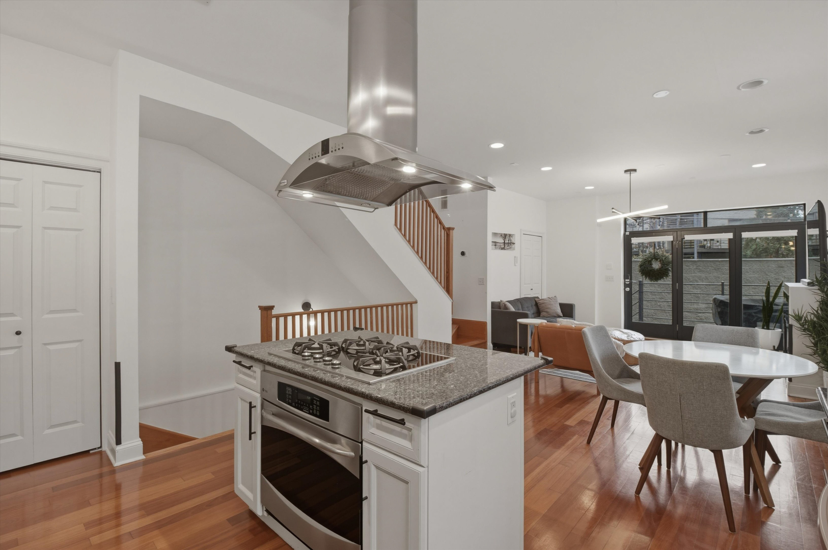 901 N Honore Street Unit: 2