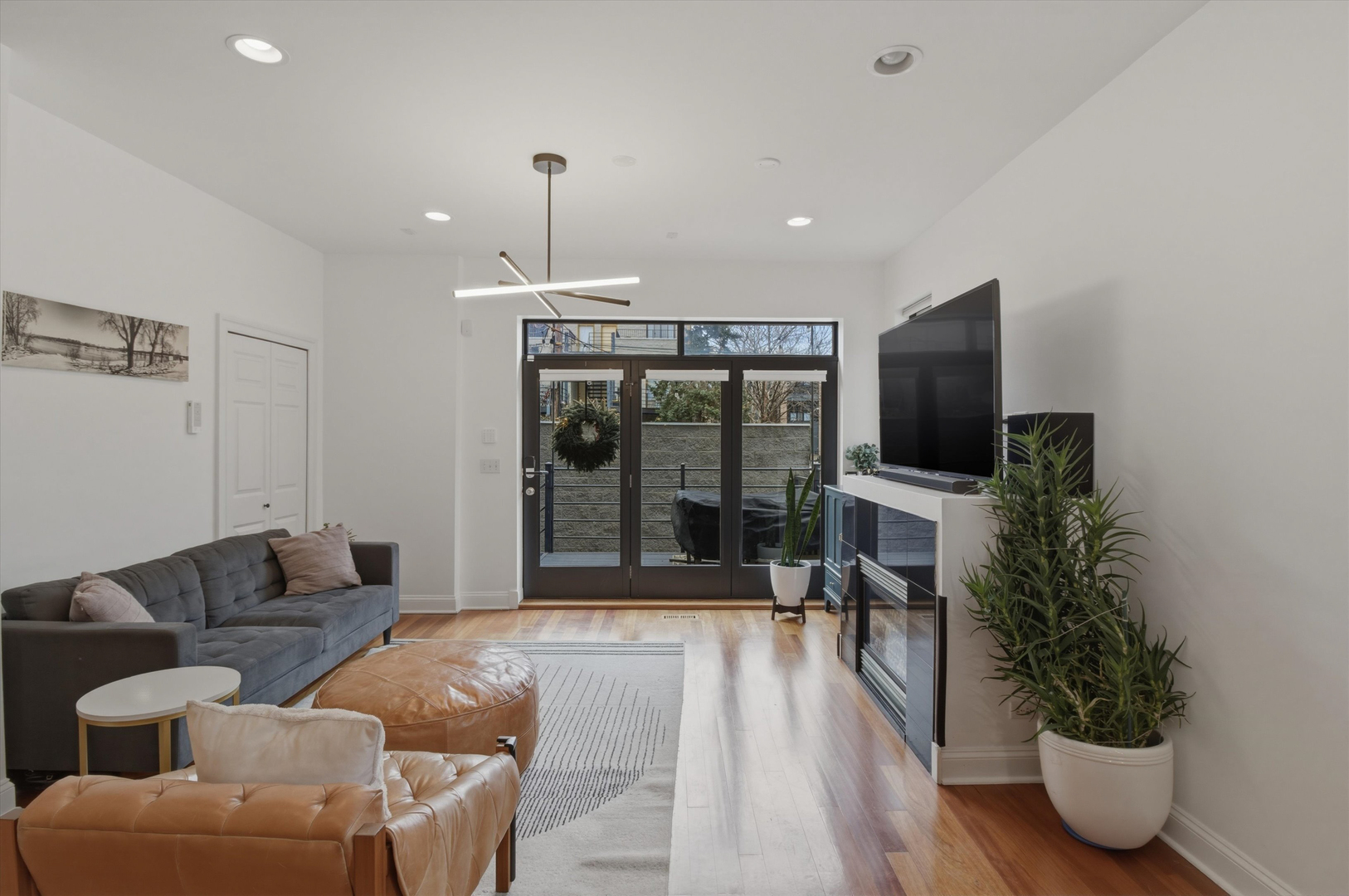 901 N Honore Street Unit: 2