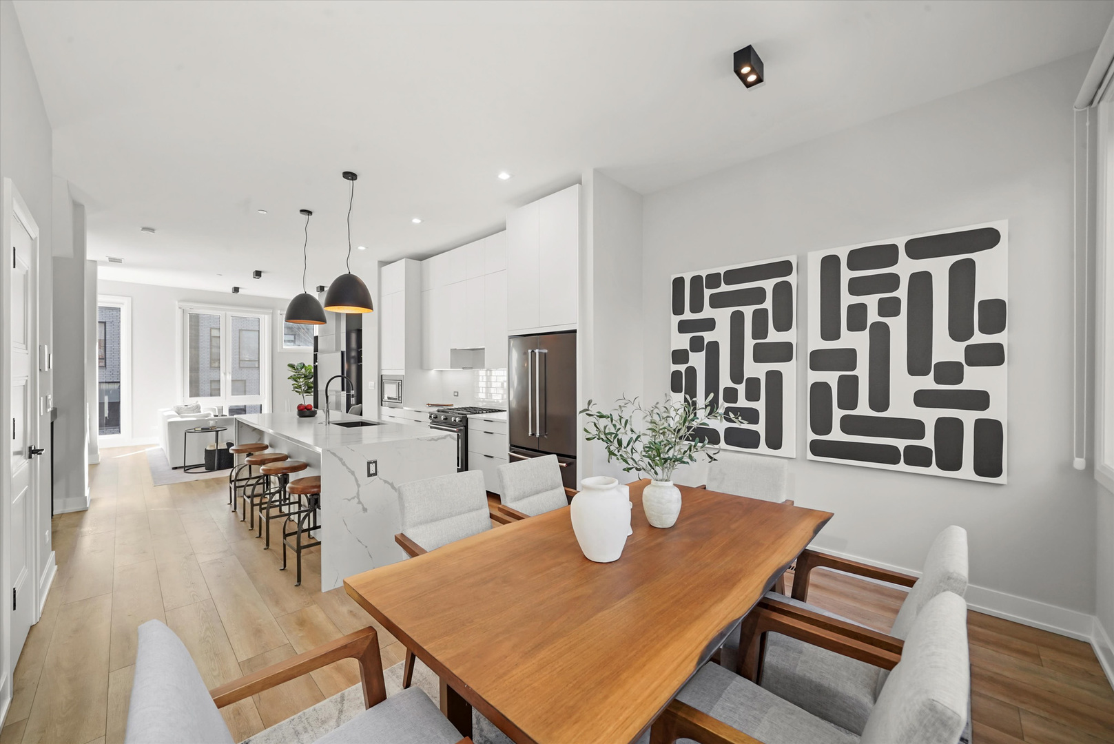 4232 W Belmont Avenue Unit: 3