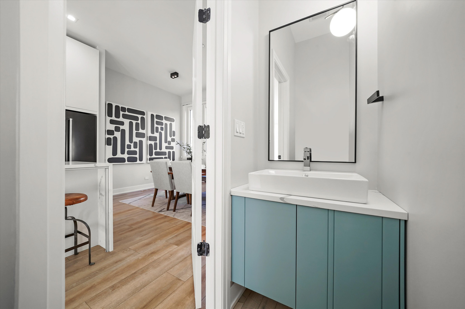 4232 W Belmont Avenue Unit: 3