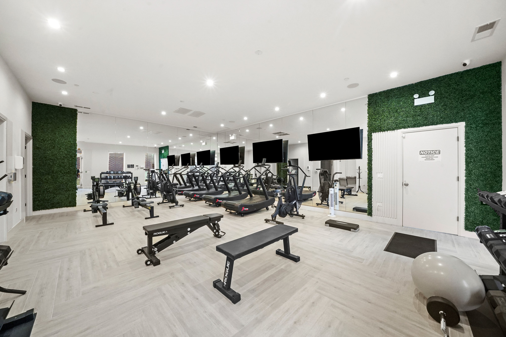 4232 W Belmont Avenue Unit: 3