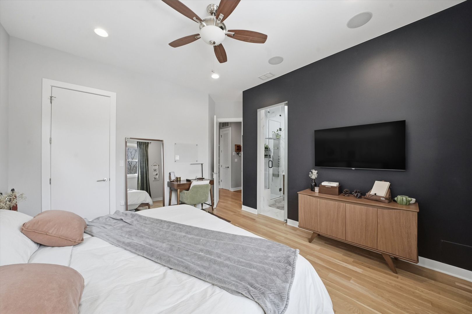 816 N WOOD Street Unit: 3N