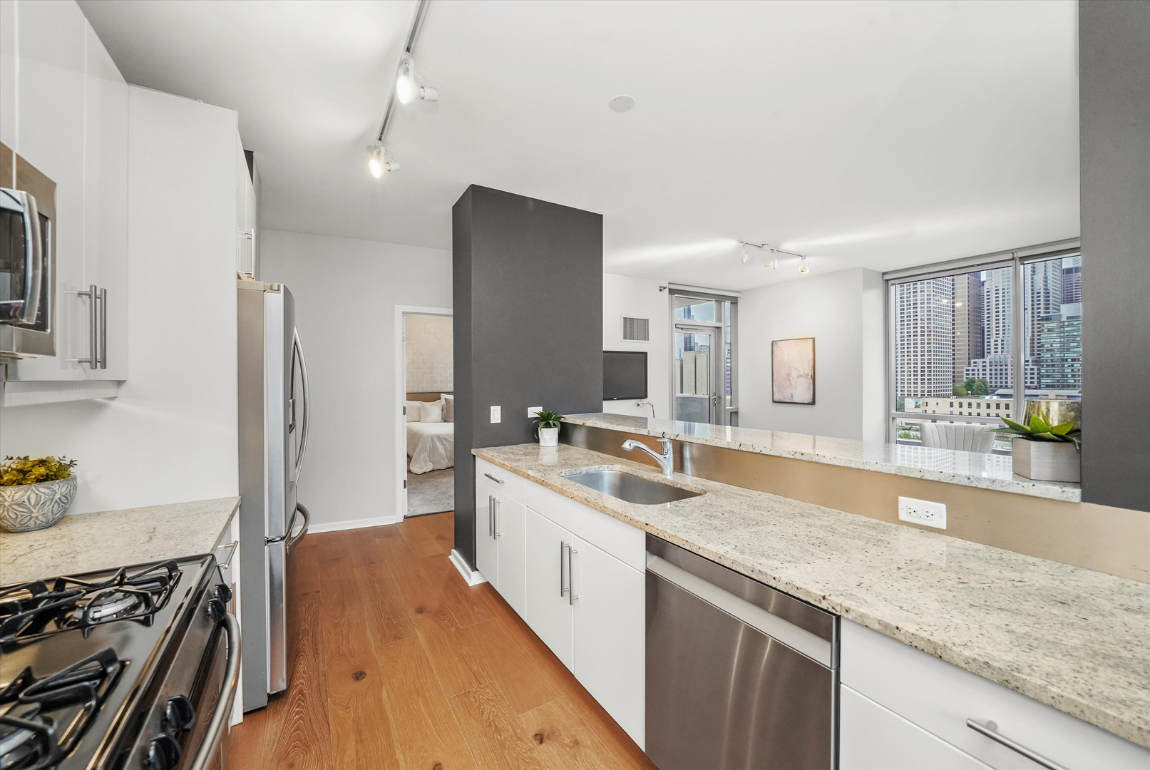 125 S Green Street Unit: 806A