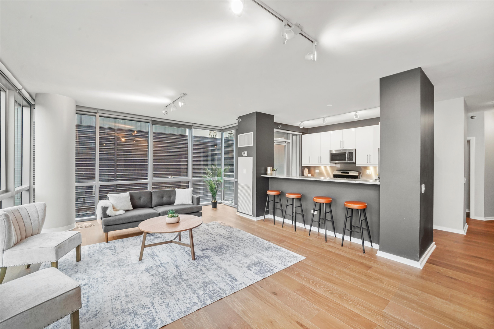 125 S Green Street Unit: 806A