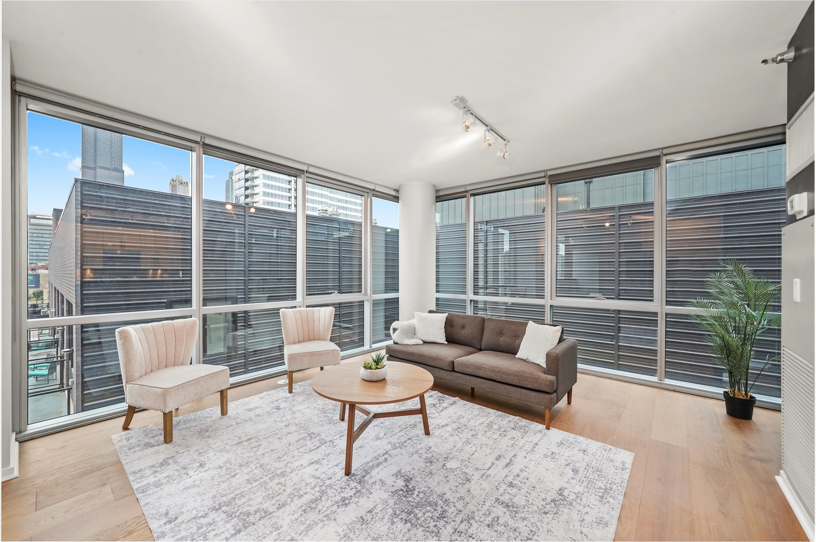125 S Green Street Unit: 806A