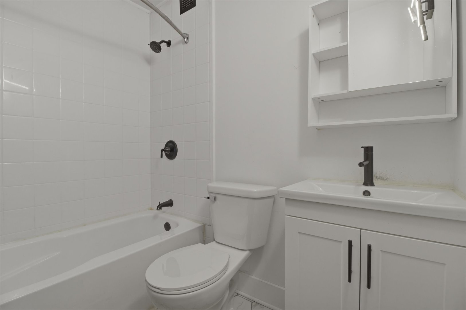 1030 N State Street Unit: 21A