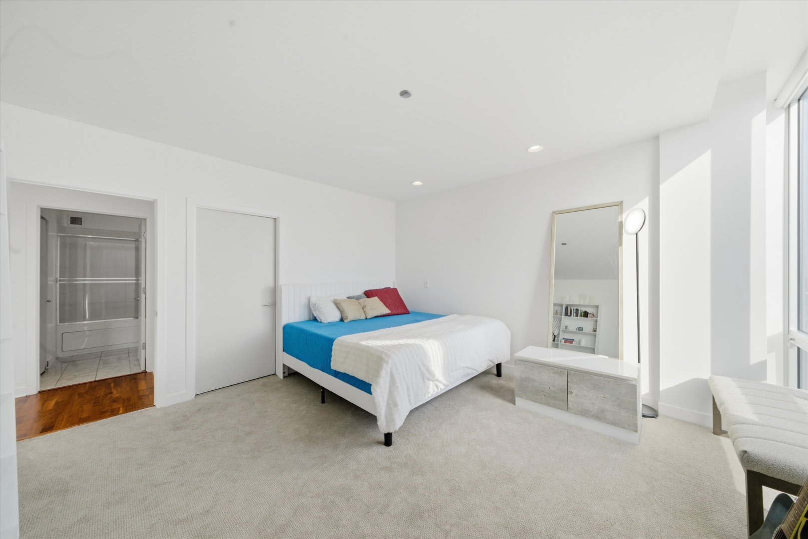 737 W WASHINGTON Boulevard Unit: 2702