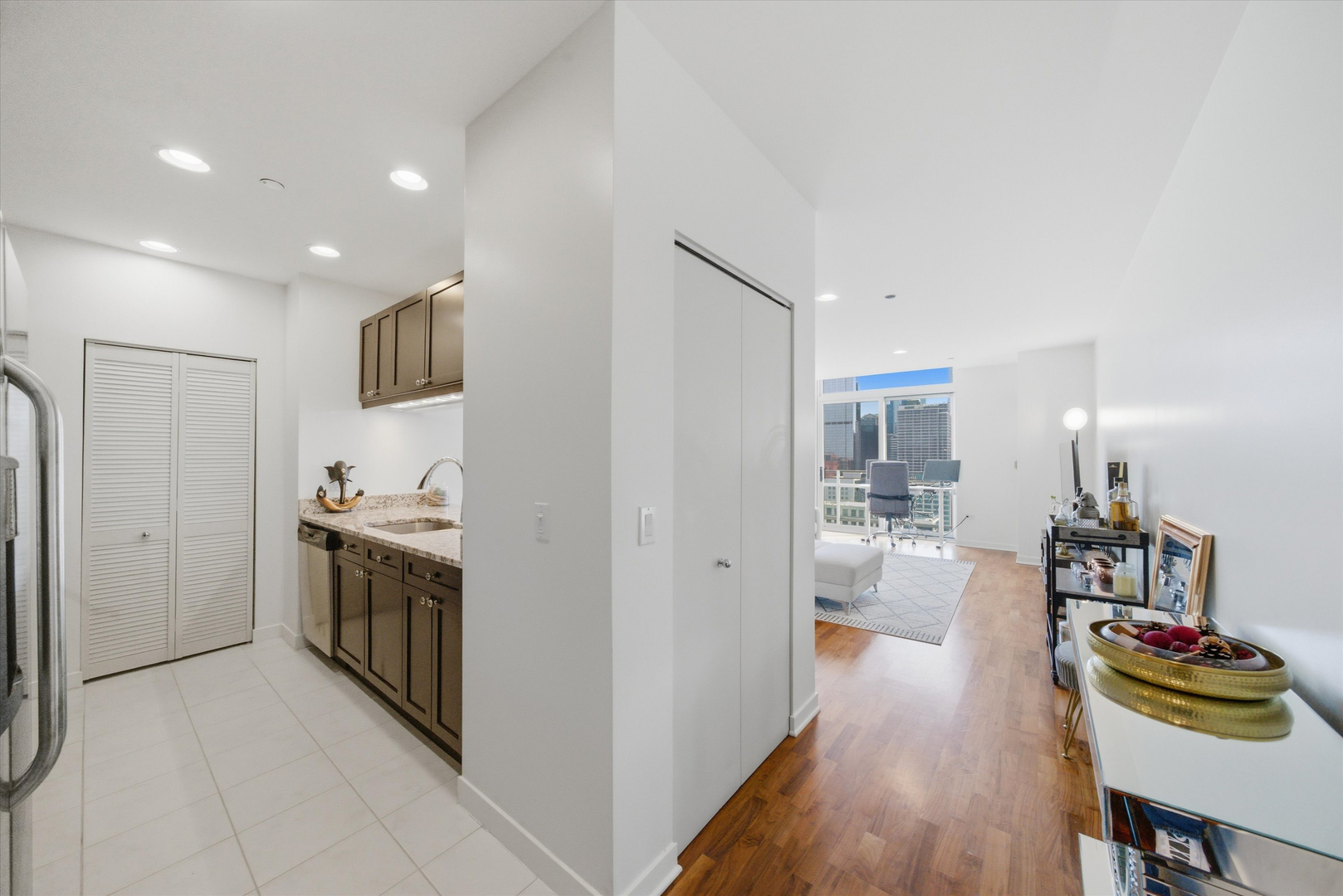 737 W WASHINGTON Boulevard Unit: 2702