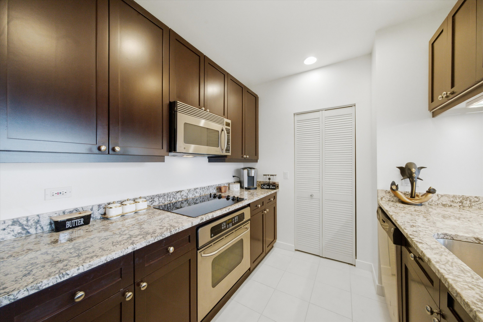 737 W WASHINGTON Boulevard Unit: 2702