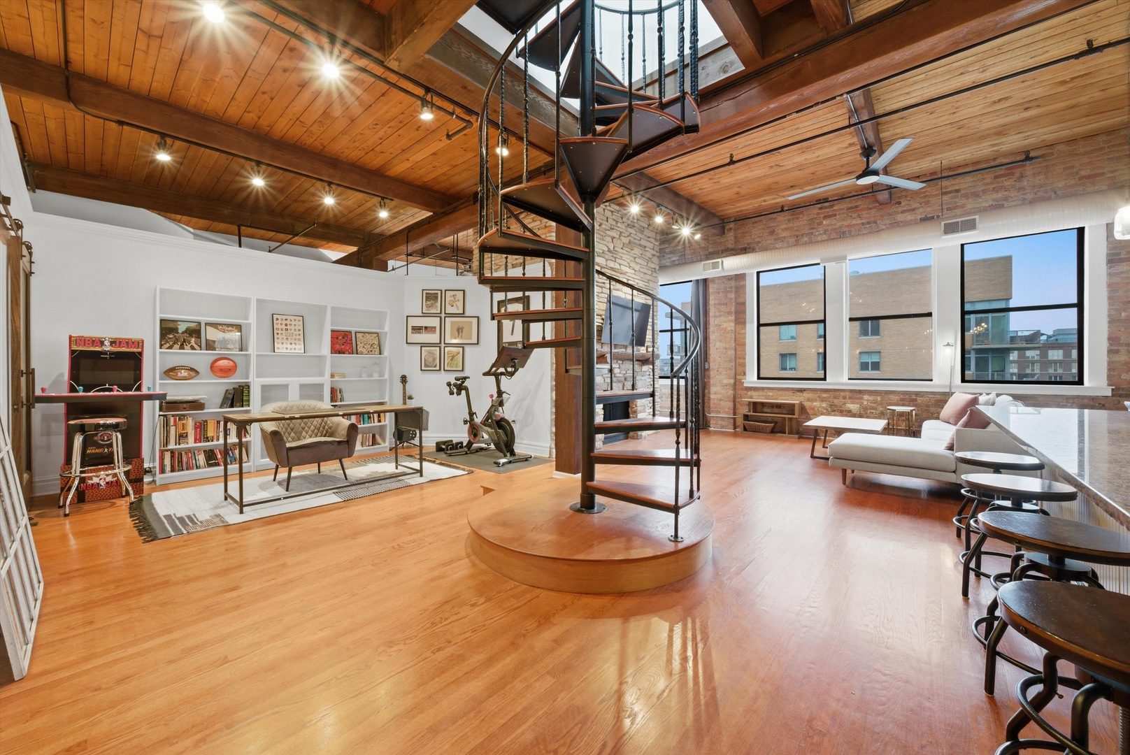 913 W Van Buren Street Unit: 7B