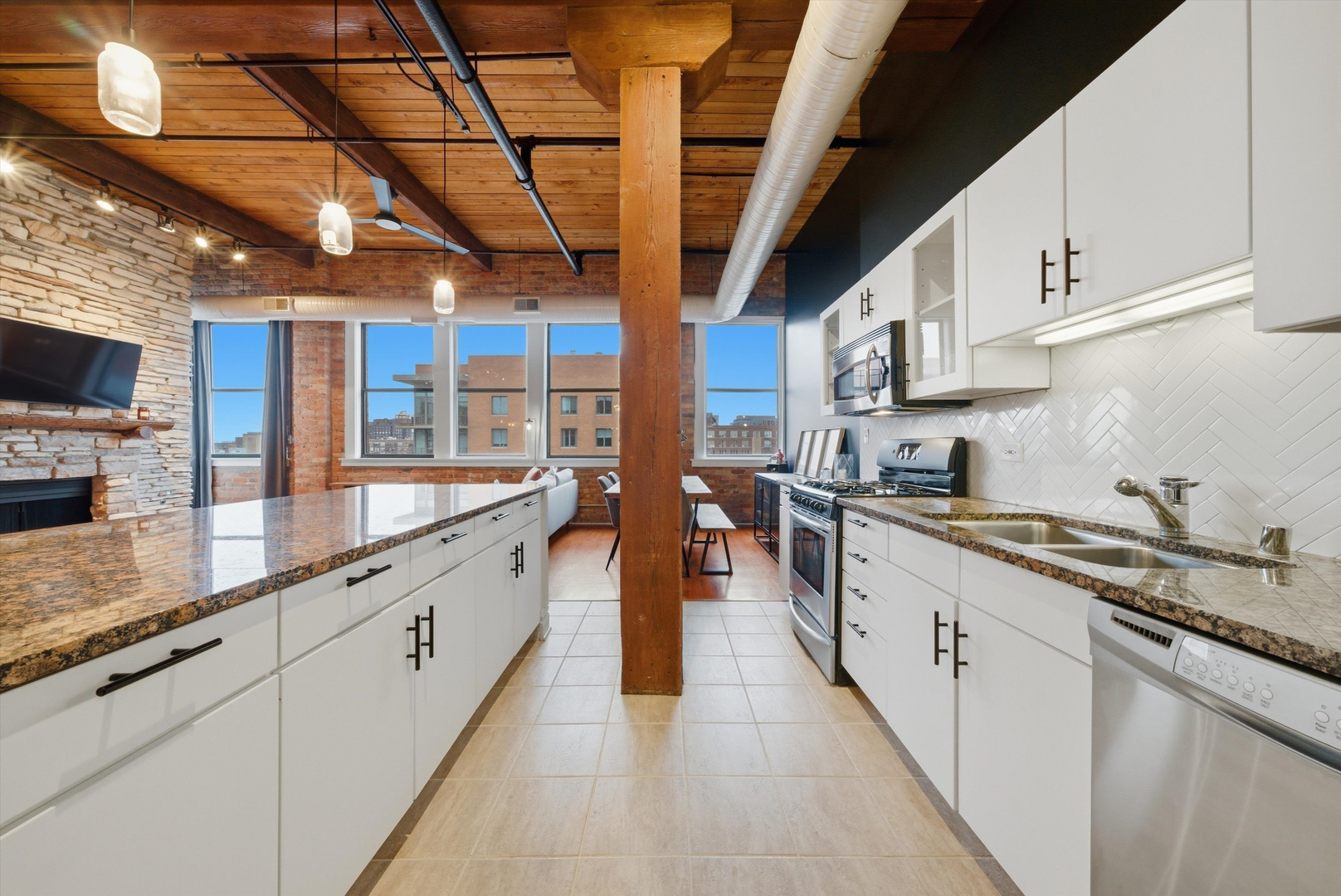 913 W Van Buren Street Unit: 7B