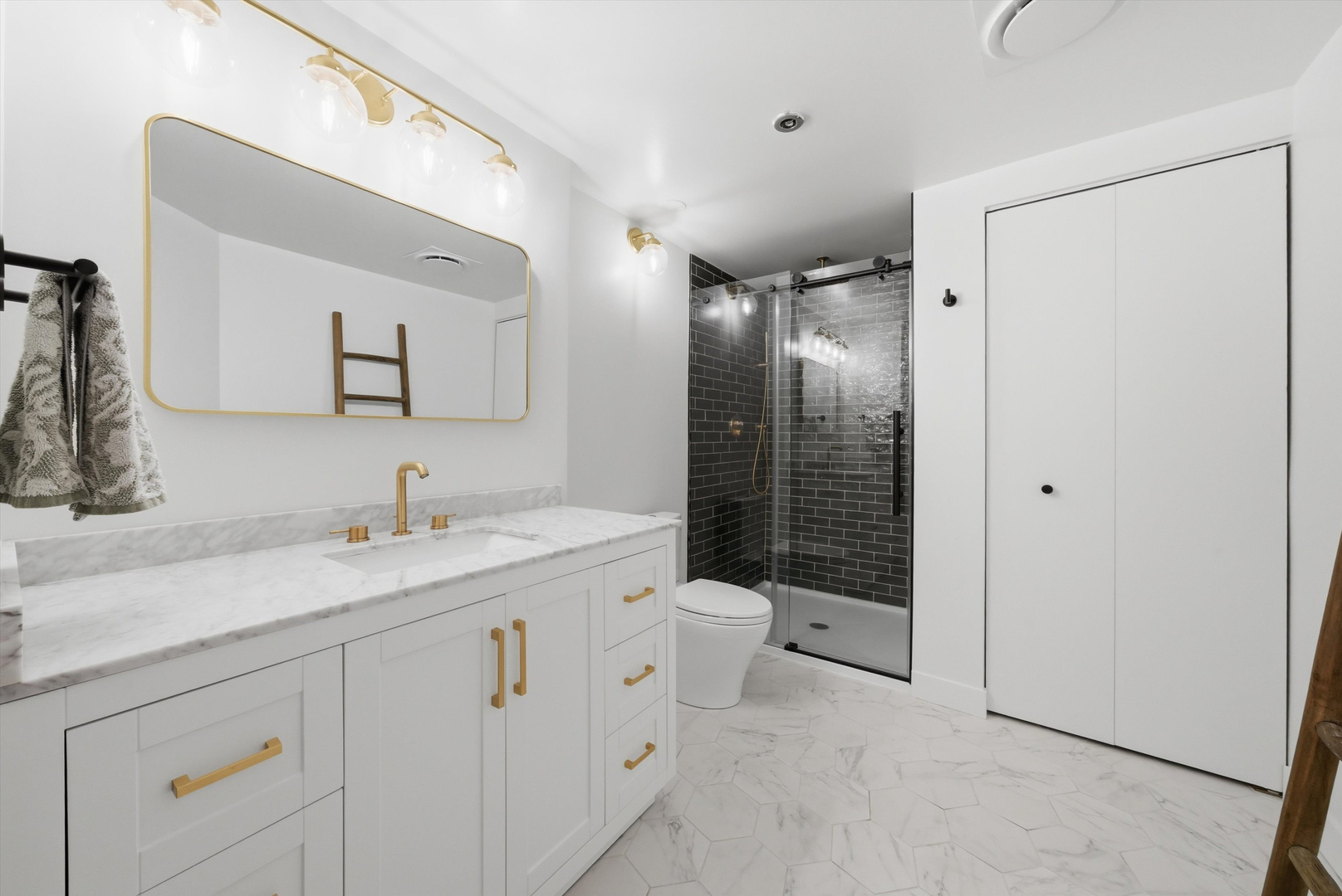 913 W Van Buren Street Unit: 7B