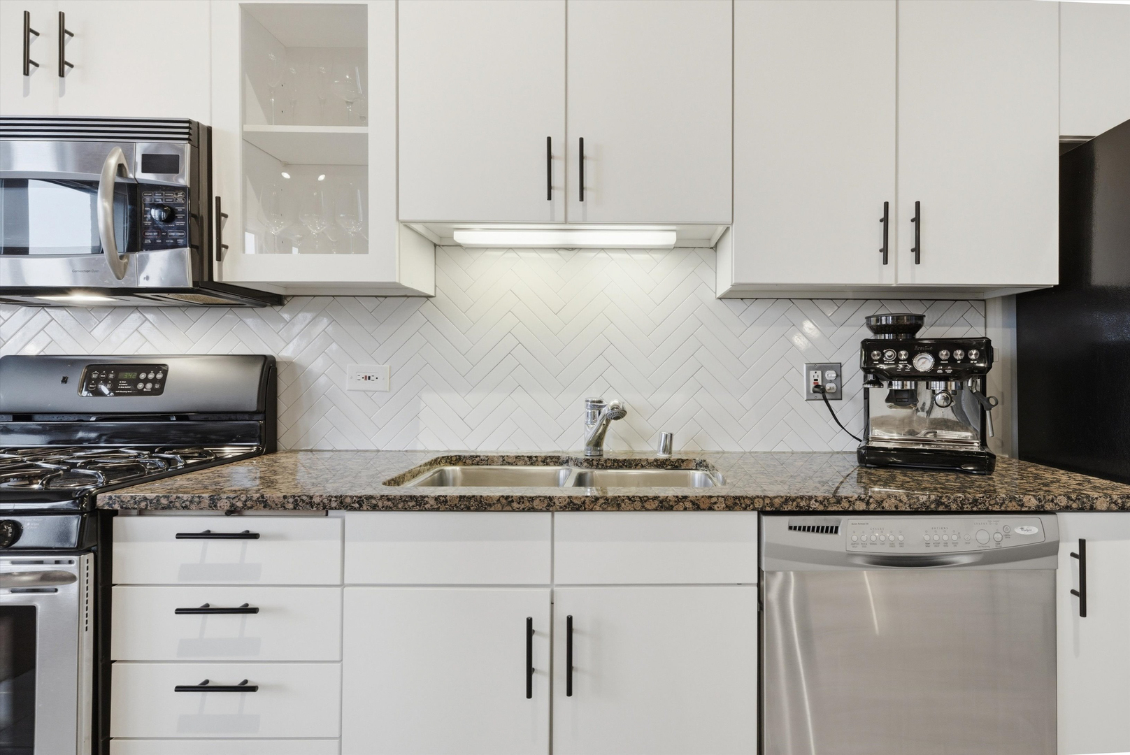 913 W Van Buren Street Unit: 7B