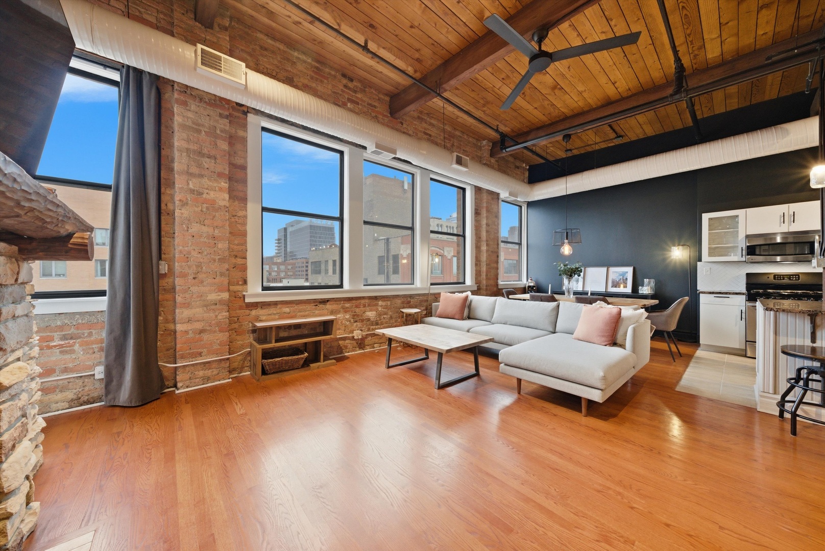 913 W Van Buren Street Unit: 7B