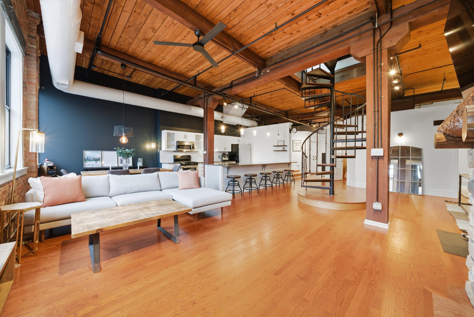 913 W Van Buren Street Unit: 7B