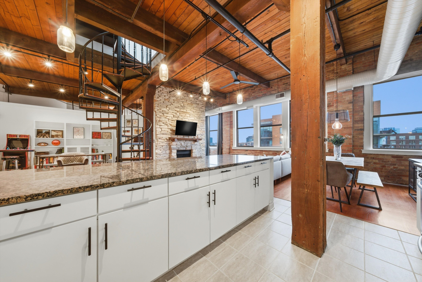 913 W Van Buren Street Unit: 7B