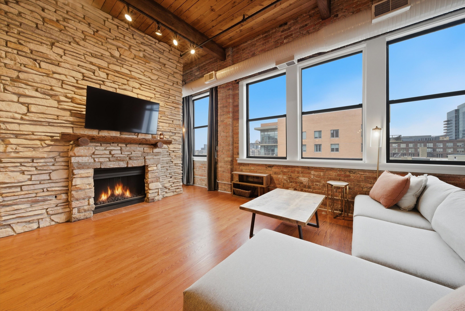 913 W Van Buren Street Unit: 7B