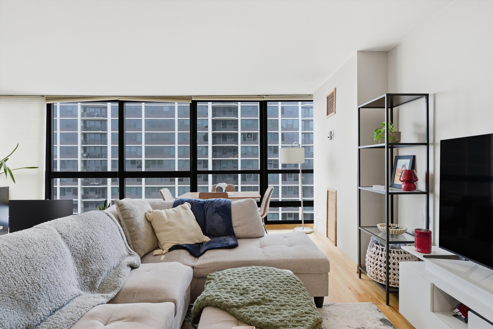 1540 N La Salle Drive Unit: 1103