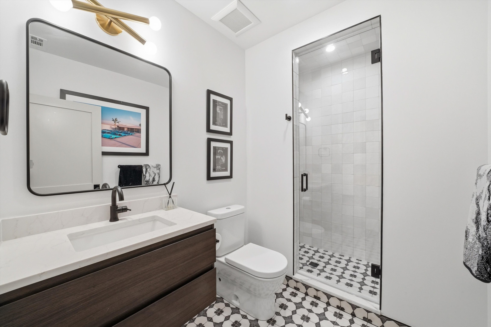 2674 N Burling Street