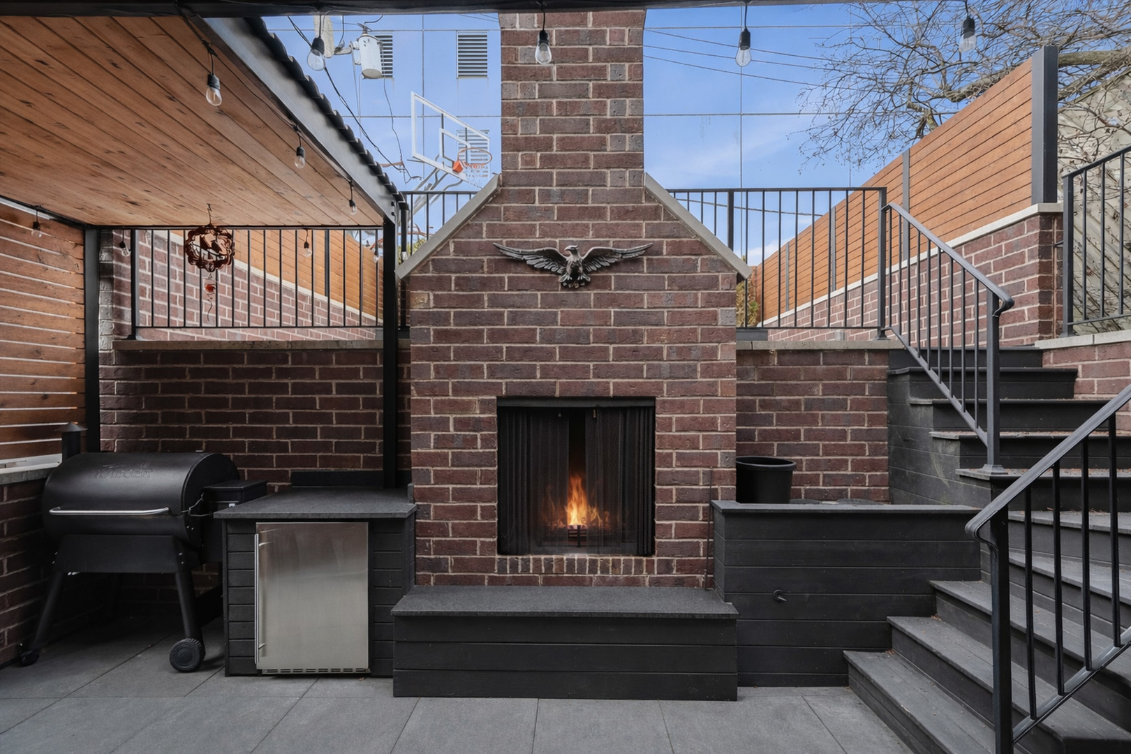 2674 N Burling Street