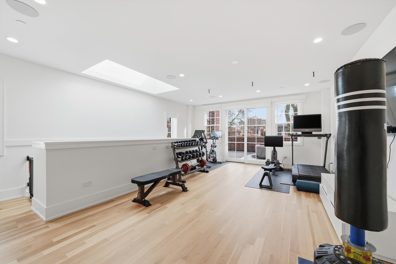 2674 N Burling Street