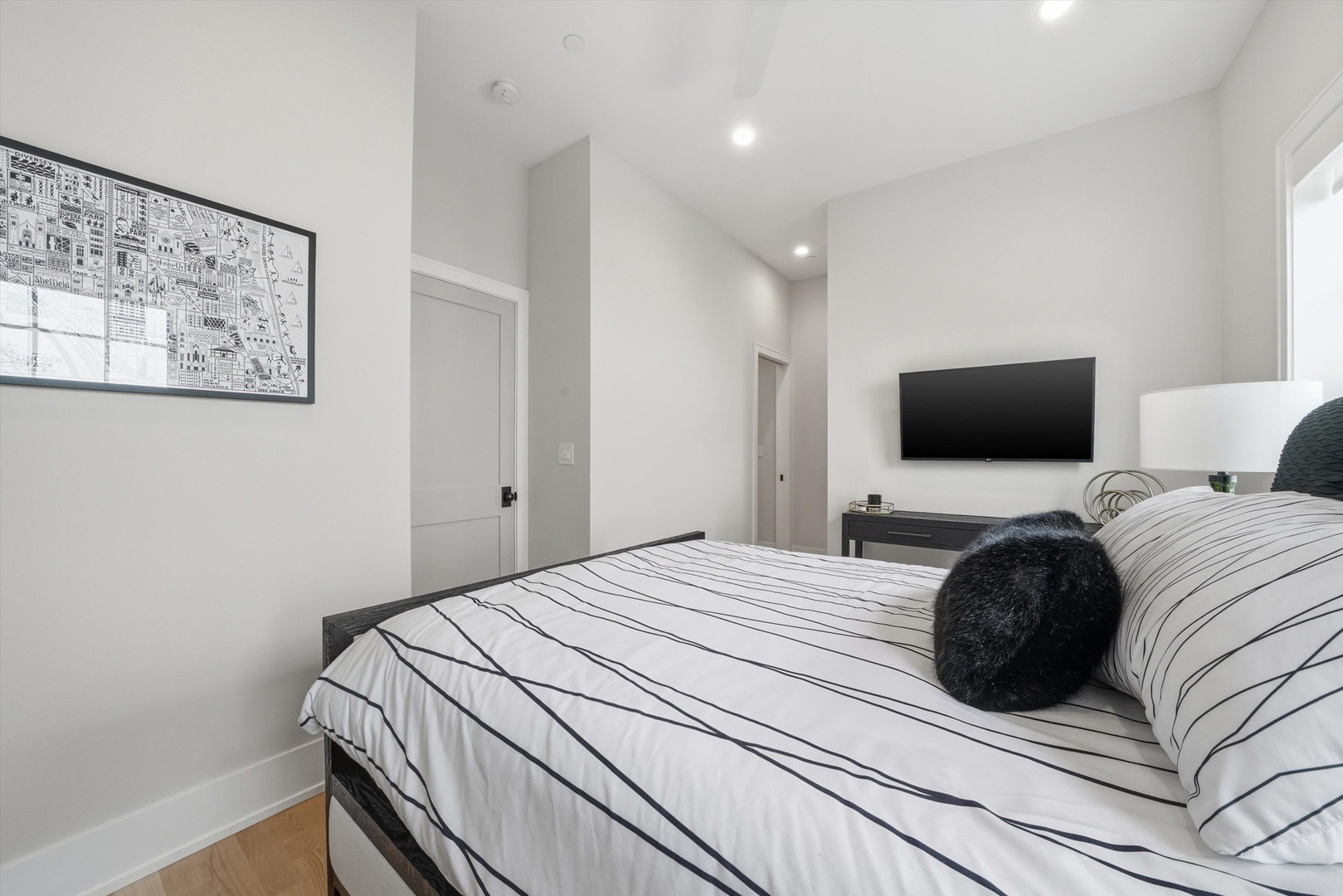 2674 N Burling Street