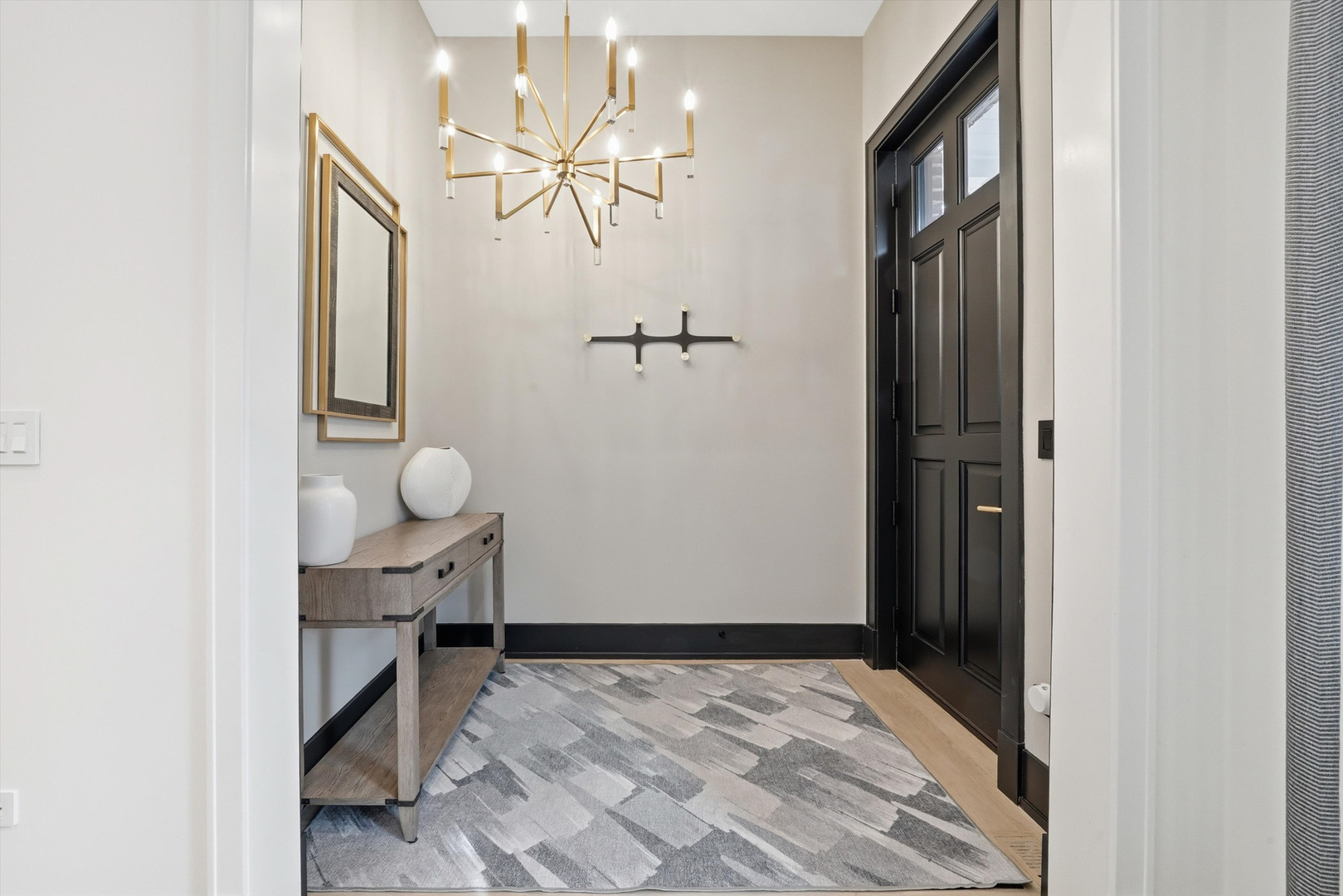 2674 N Burling Street