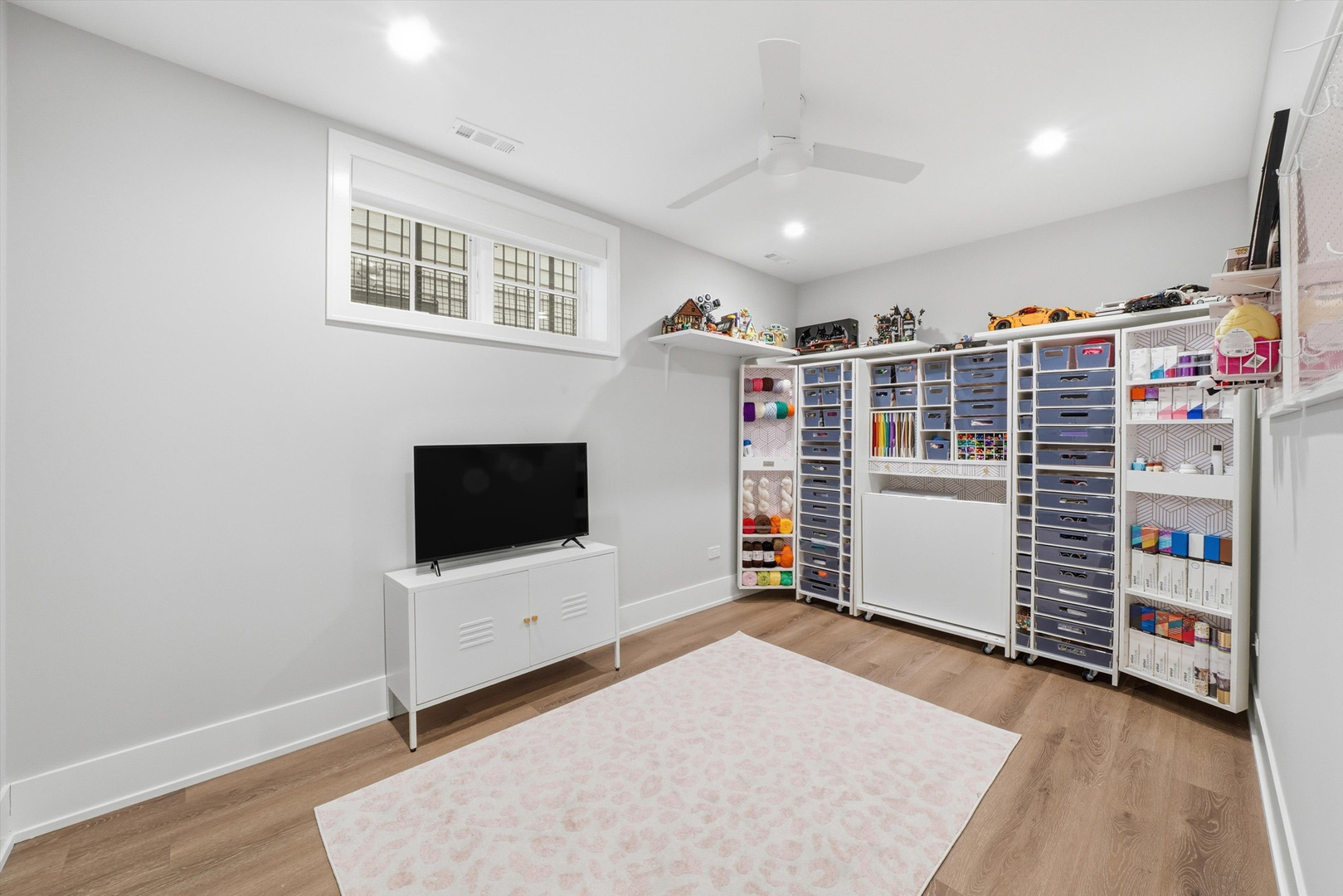 2674 N Burling Street