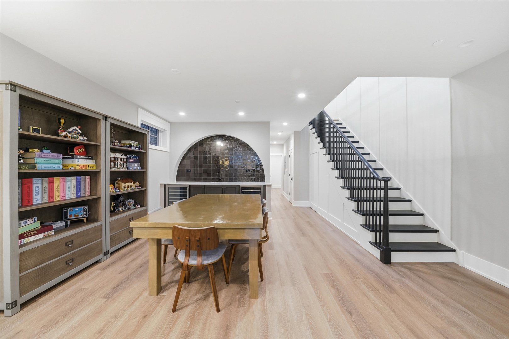 2674 N Burling Street