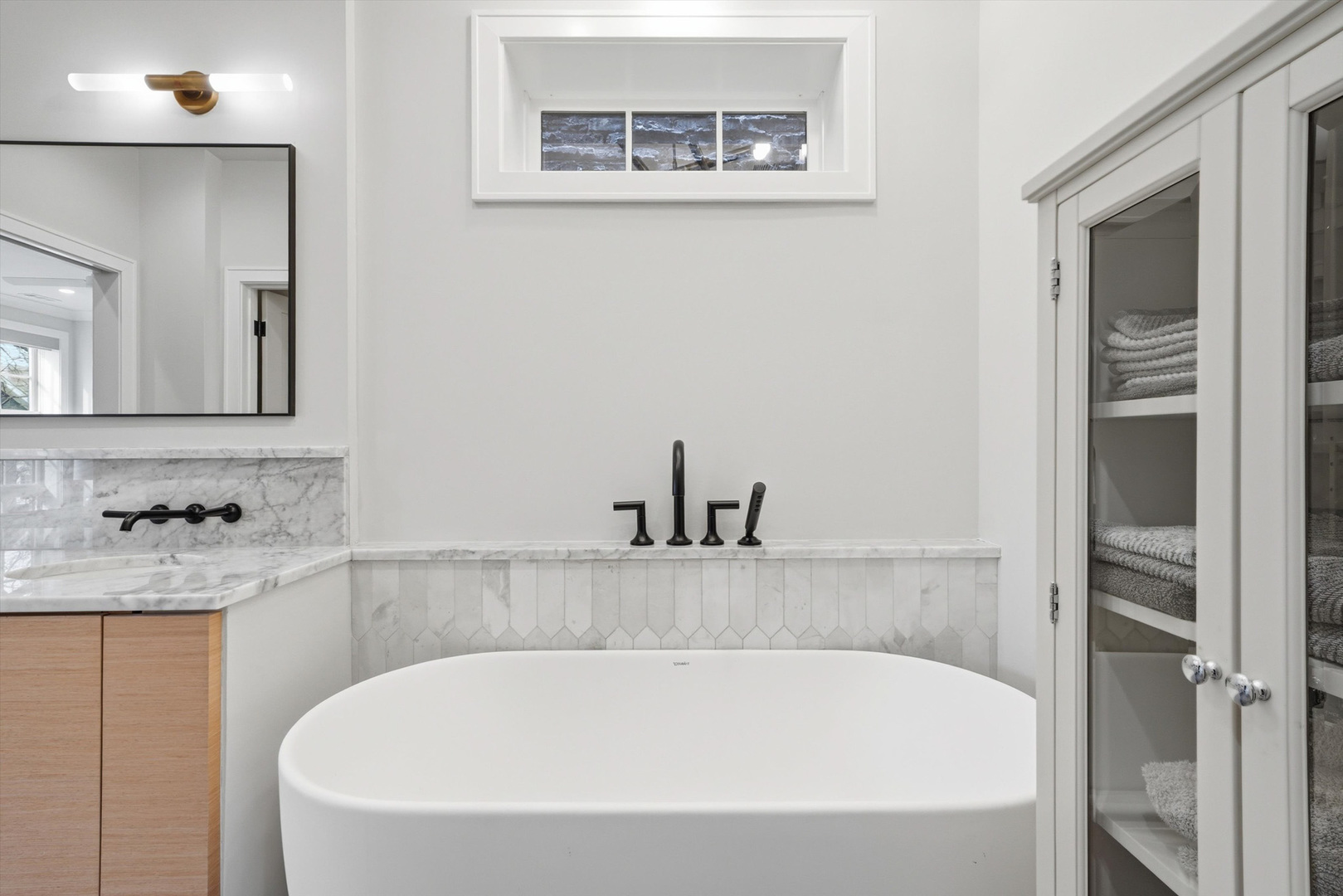 2674 N Burling Street