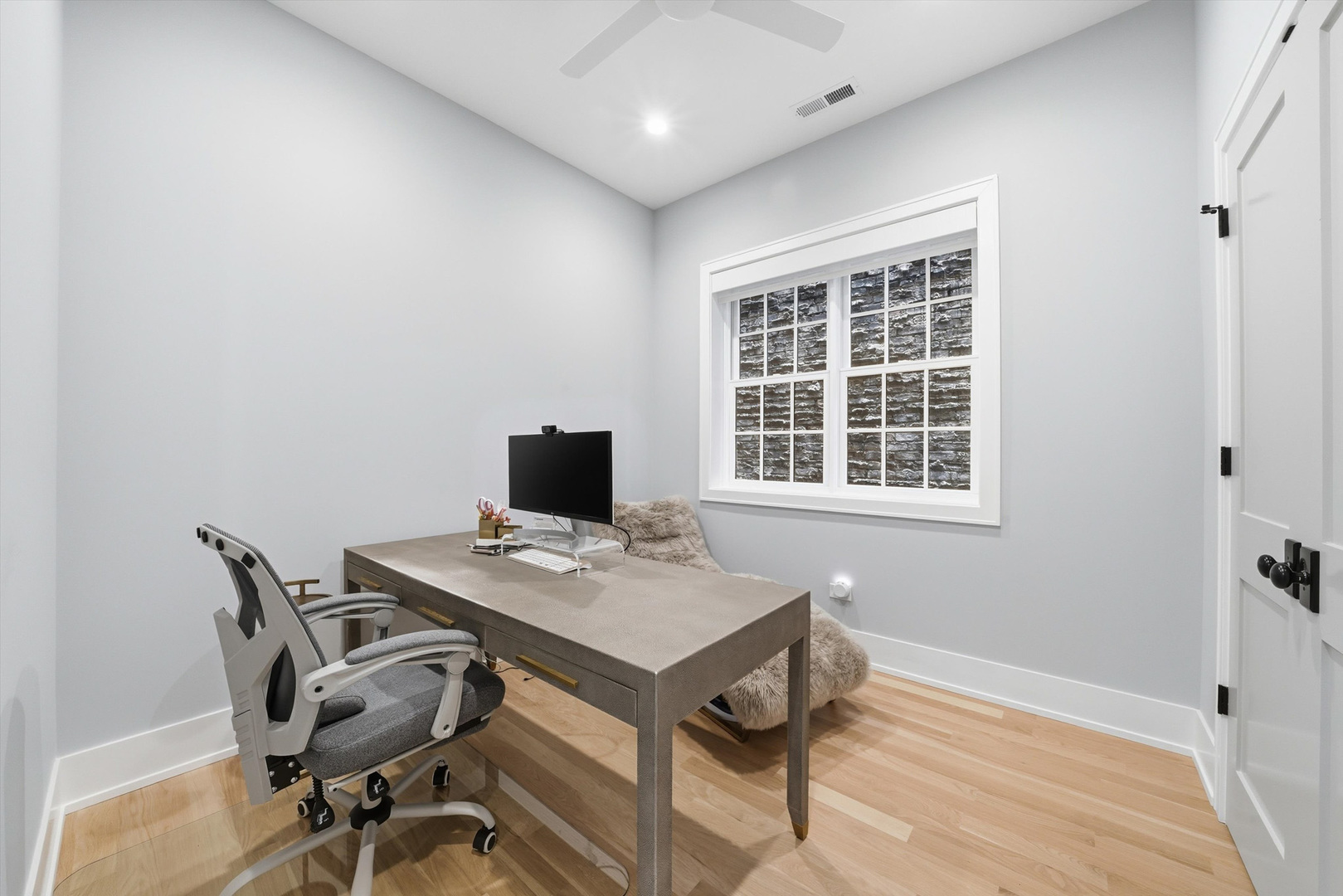 2674 N Burling Street