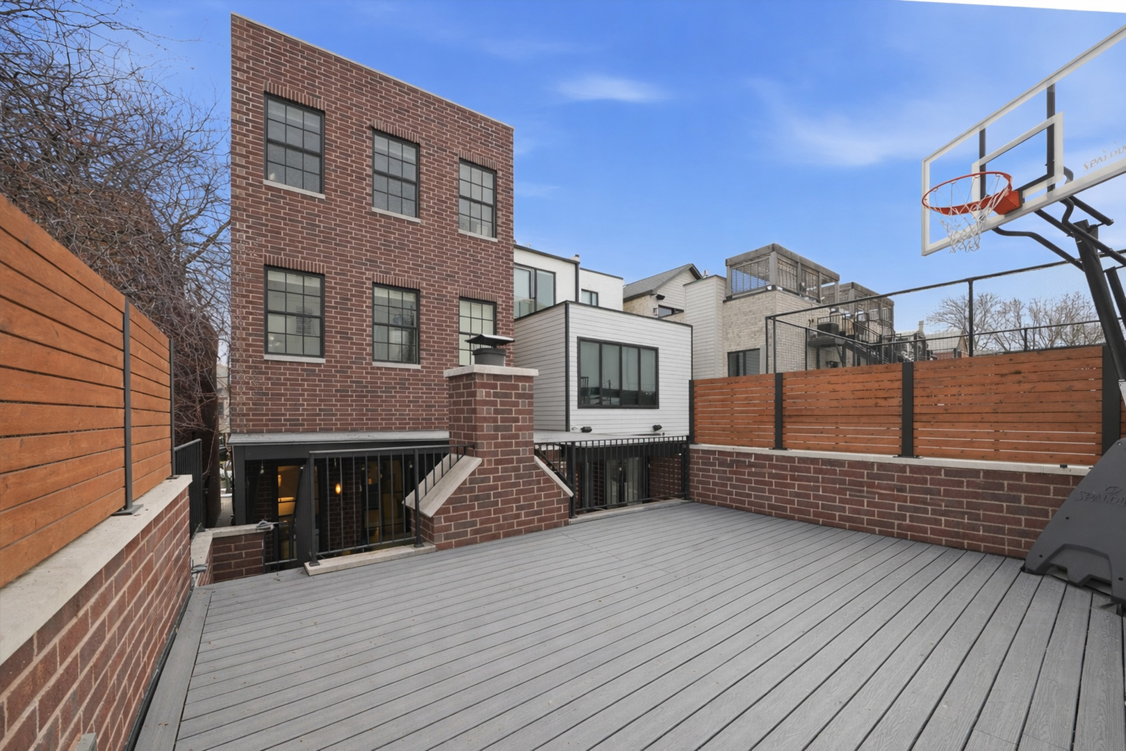 2674 N Burling Street