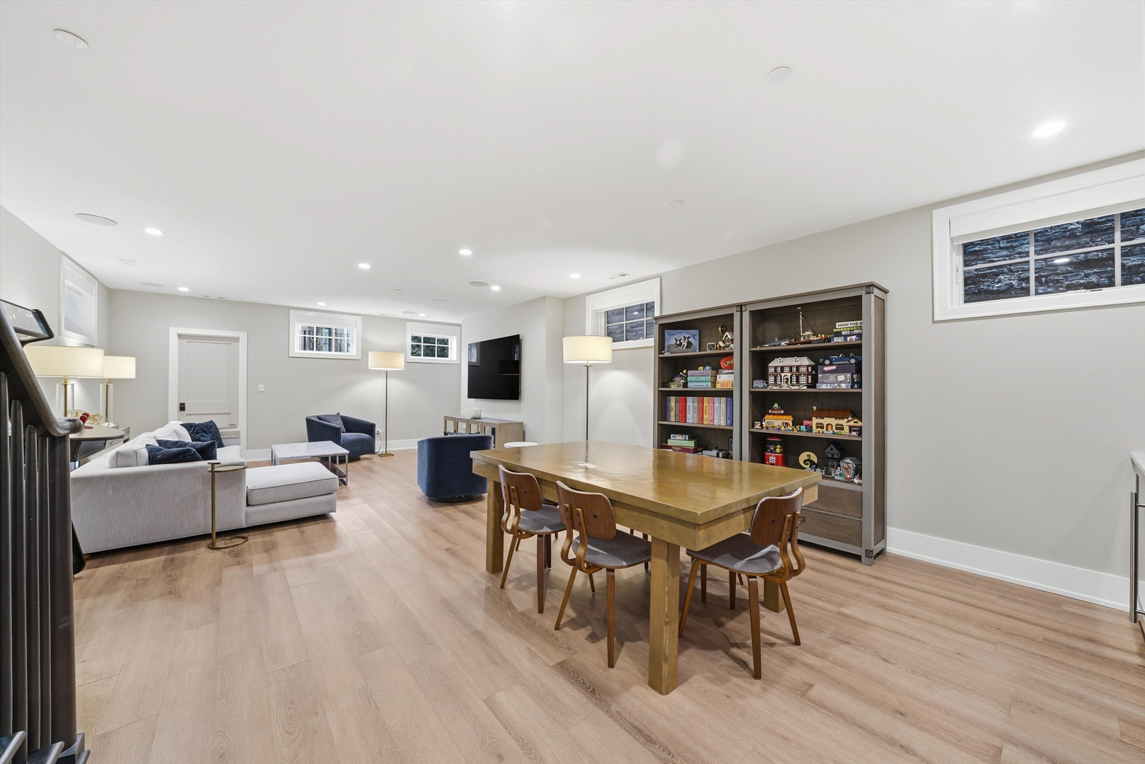 2674 N Burling Street