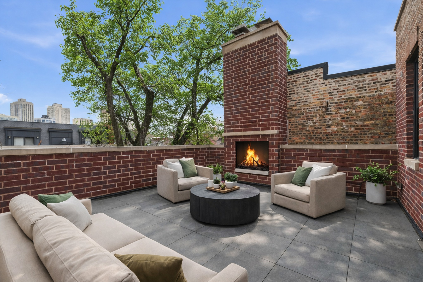 2674 N Burling Street