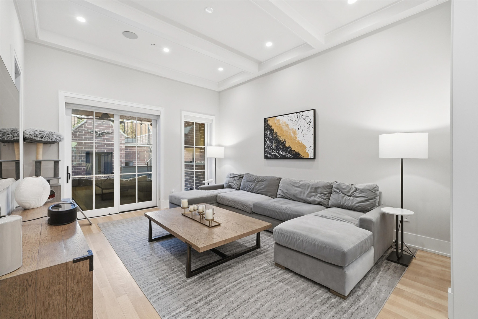 2674 N Burling Street