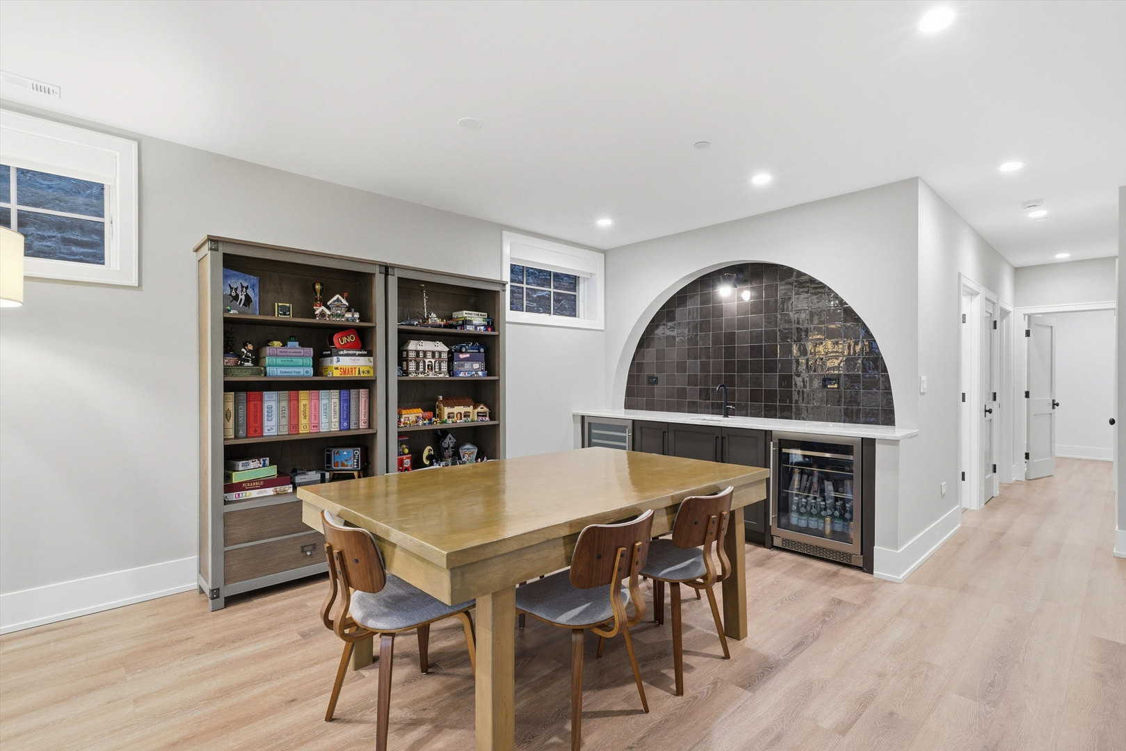 2674 N Burling Street