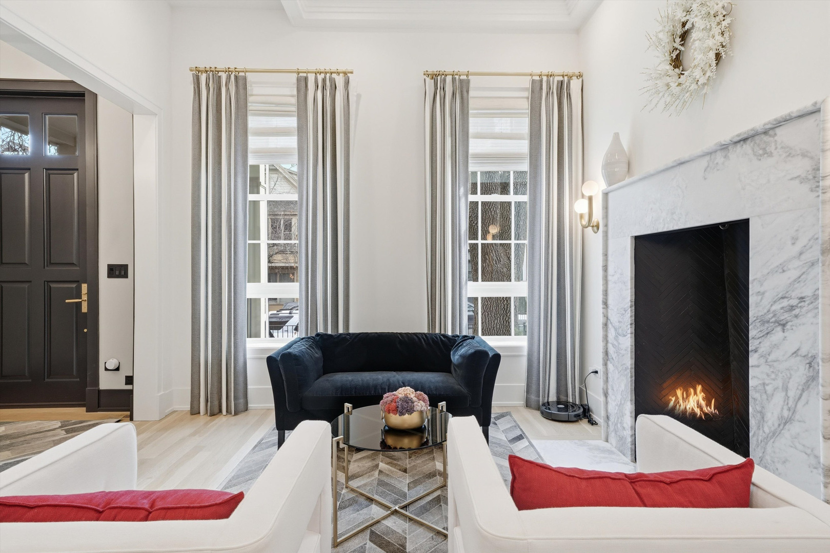 2674 N Burling Street