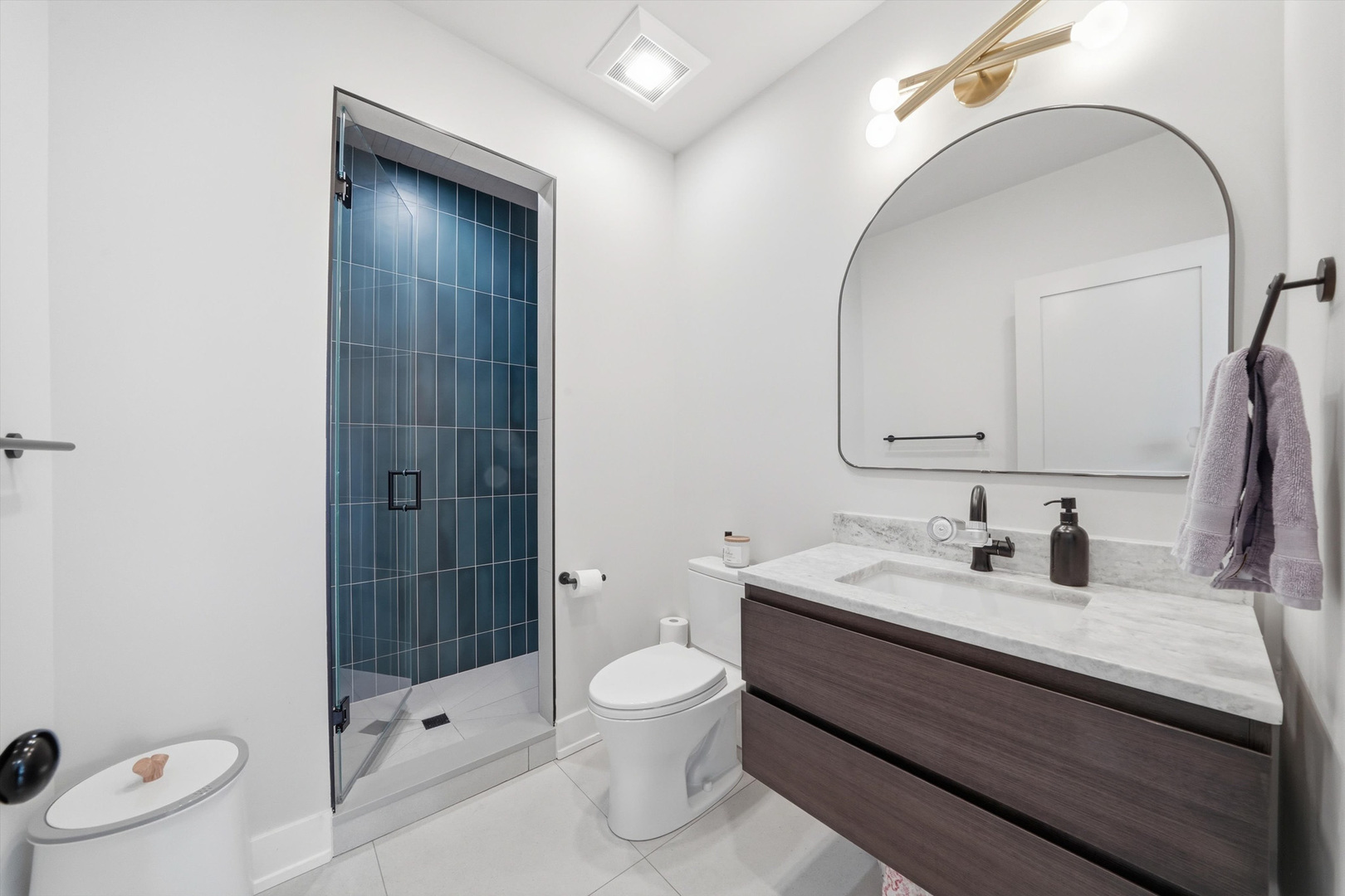 2674 N Burling Street