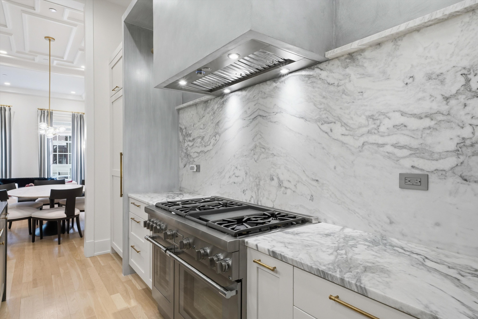 2674 N Burling Street