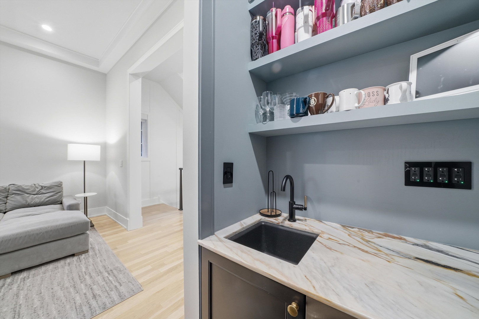 2674 N Burling Street